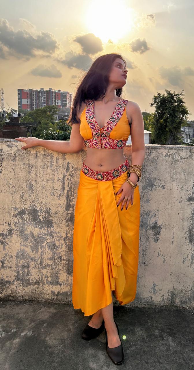 Gulbahaar 3-Piece Set – Regal Radiance in Silk