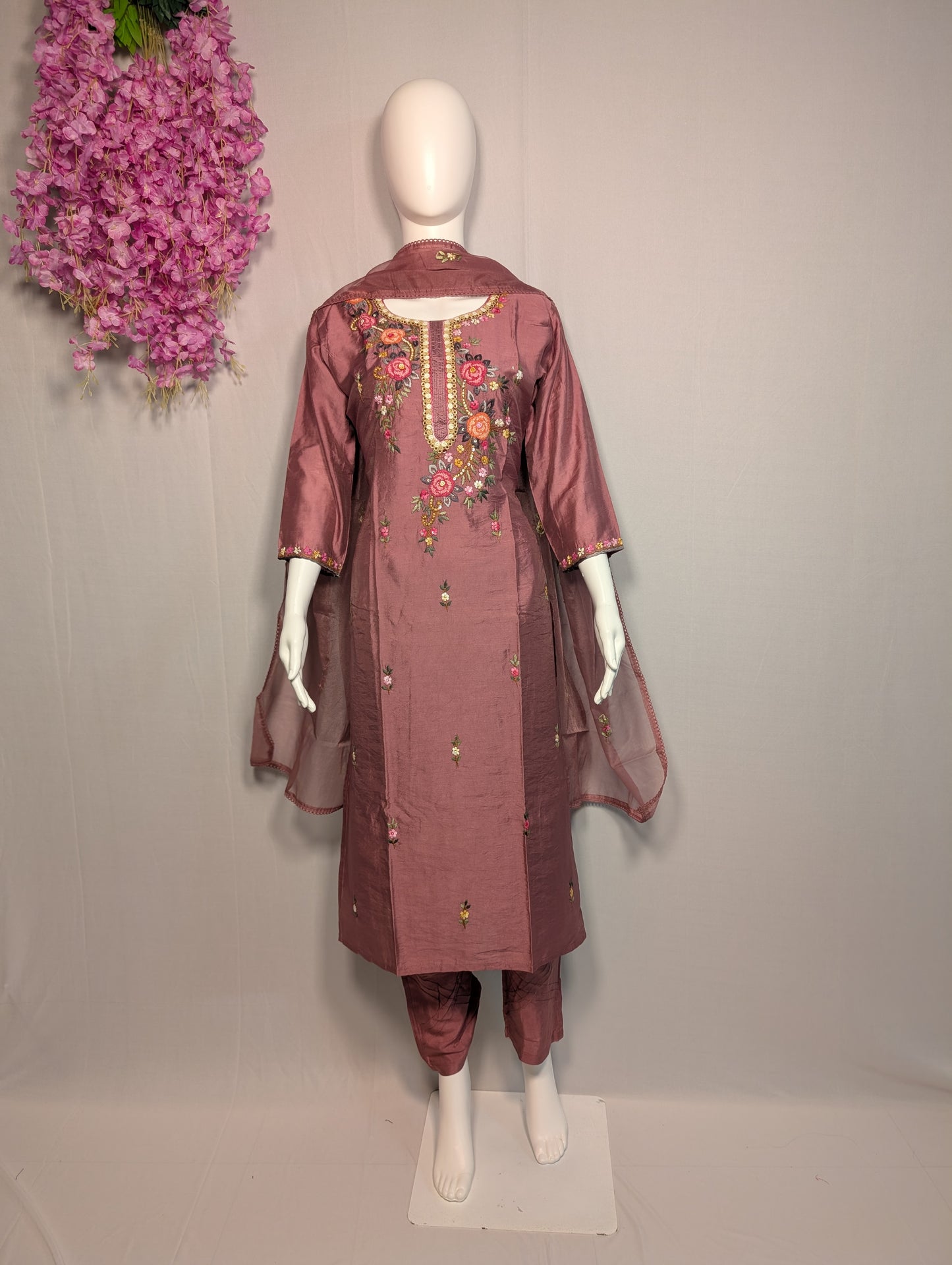 Mul Chanderi Hand-Embroidered Suit with Organza Dupatta – Rosewood Elegance
