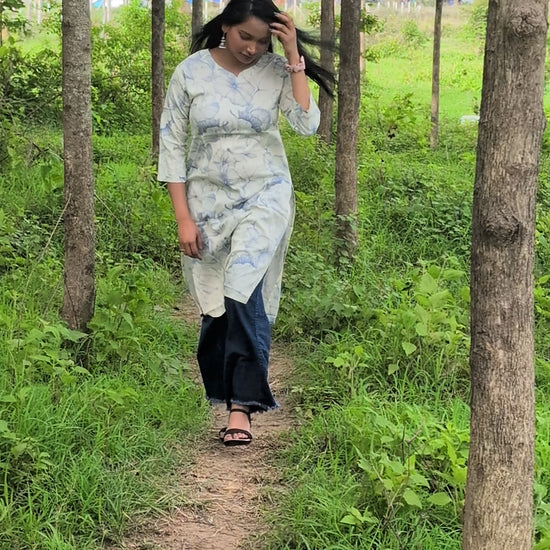 Aarvi Cotton Kurti – Soft Leafy Prints for Everyday Grace